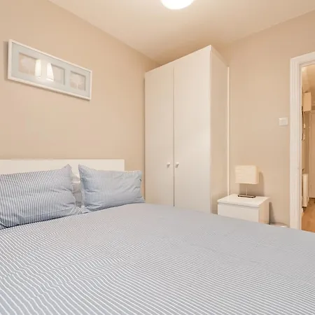 124 Ha'penny Bridge Apartment *